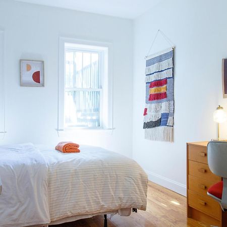 Апартаменты 4Br 1,5Bh Sunny Apt In Roxbury Бостон Номер фото