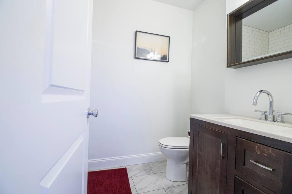 Апартаменты 4Br 1,5Bh Sunny Apt In Roxbury Бостон Номер фото