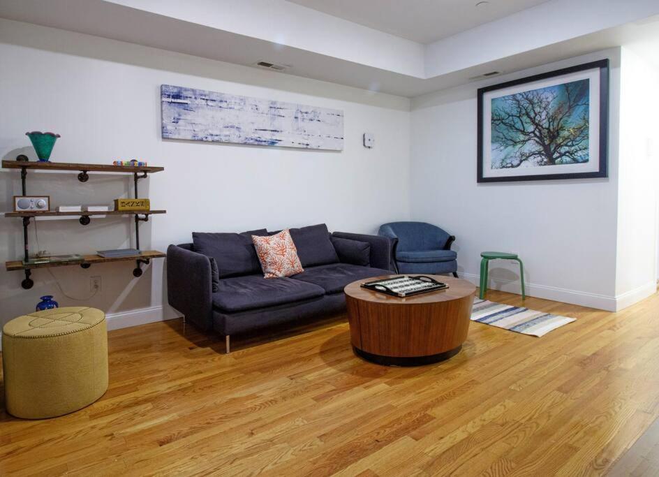 Апартаменты 4Br 1,5Bh Sunny Apt In Roxbury Бостон Номер фото