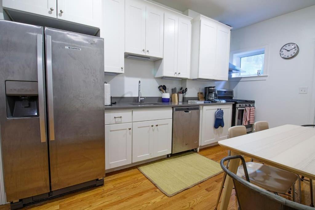 Апартаменты 4Br 1,5Bh Sunny Apt In Roxbury Бостон Номер фото